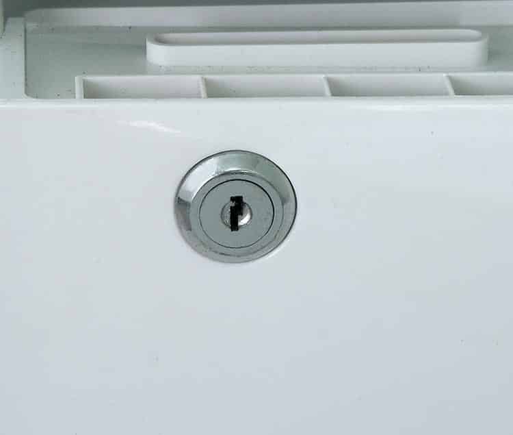 Lockable cabinet